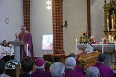 Pontifikalrequiem und Beisetzung von Weihbischof em. Johannes Kapp (Foto: Karl-Franz Thiede)